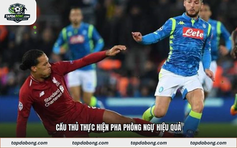 Cầu thủ thực hiện pha phòng ngự hiệu quả