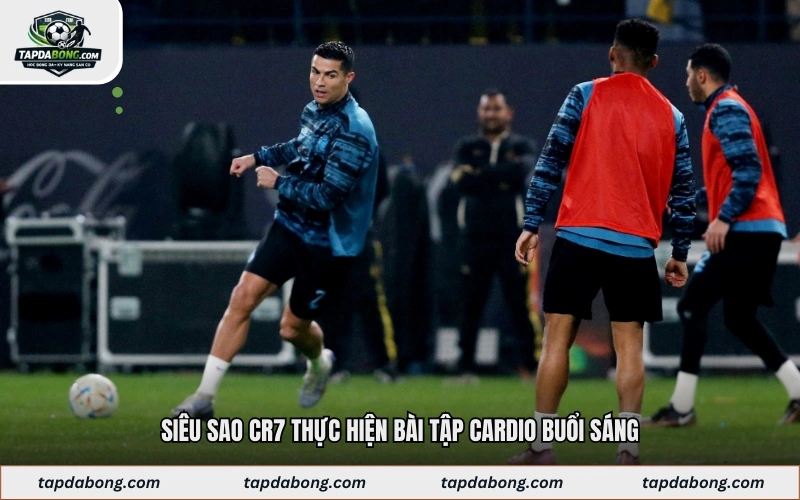Siêu sao CR7 thực hiện bài tập cardio buổi sáng
