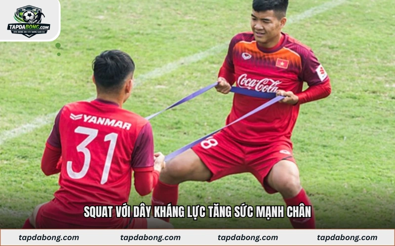 Squat với dây kháng lực tăng sức mạnh chân